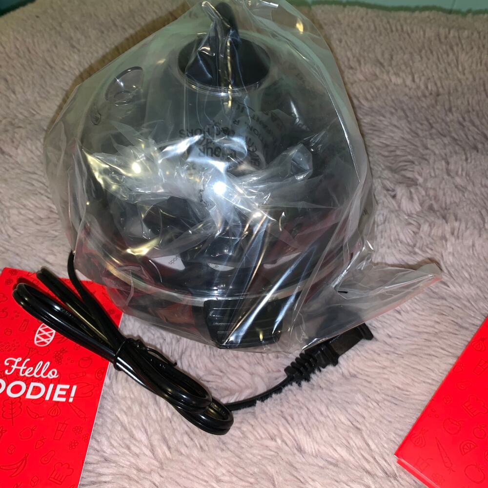 NWT Dash Rapid 6 Egg Electric Hard Boiled Egg Cooker Eggstremely Fast